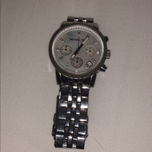 Micheal Kors Watch- needs a battery - Picture 1 of 2